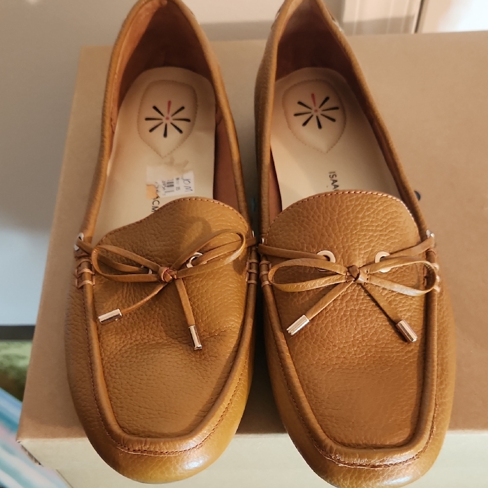 Isaac Mizrahi Women's Brown Loafers